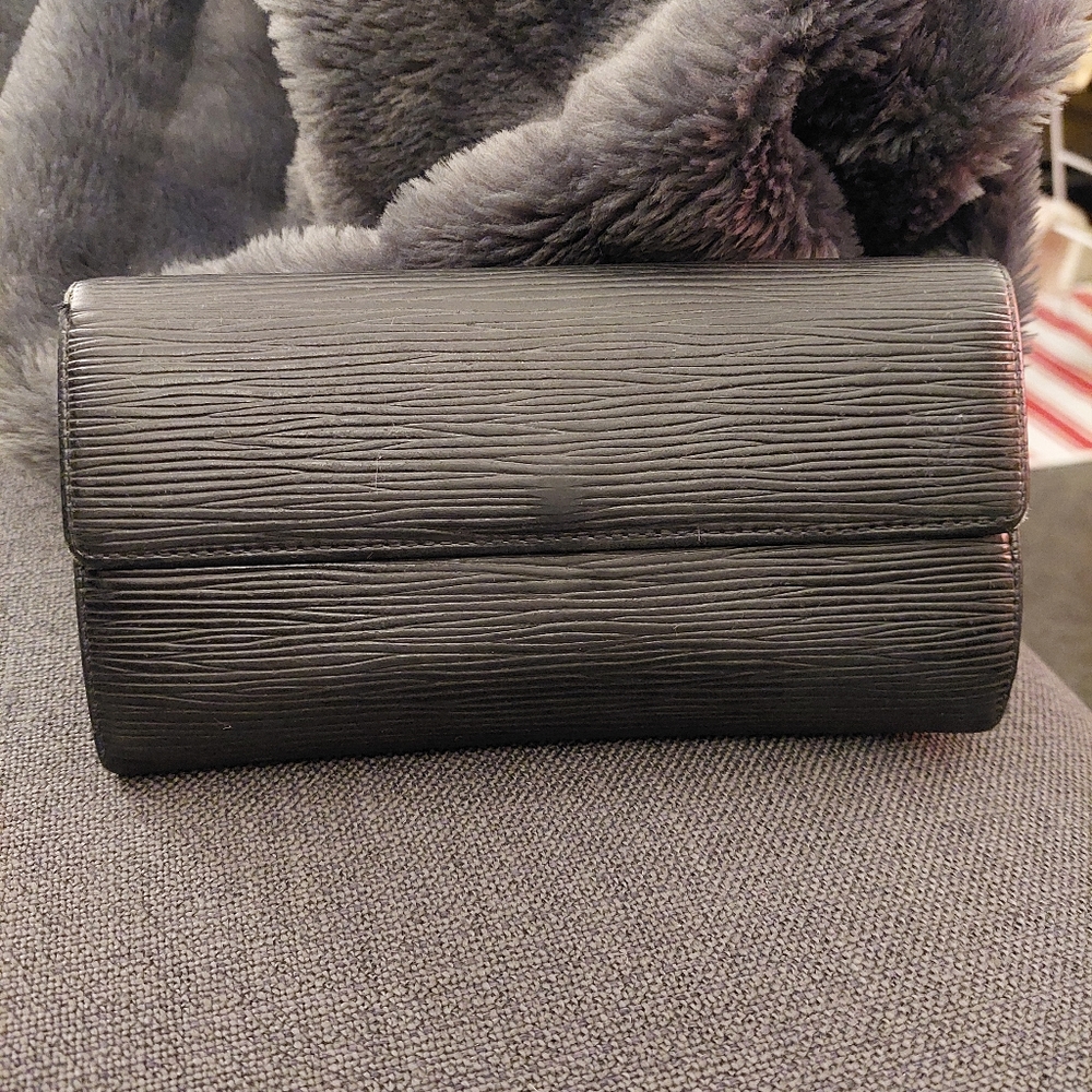 Louis Vuitton Black Epi Leather Wallet Very Good Preloved Condition - Picture 1 of 11